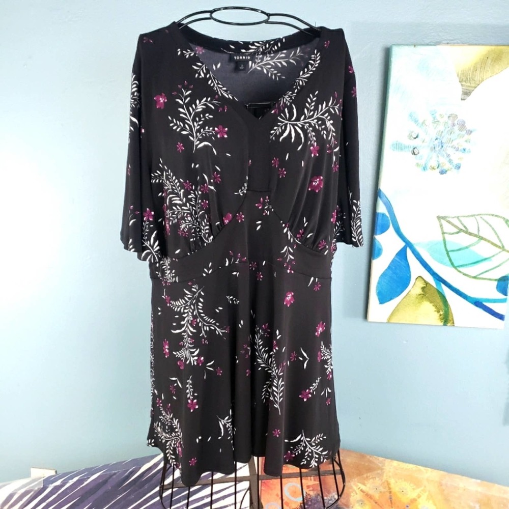Torrid Women's Black Floral tunic Top size 2